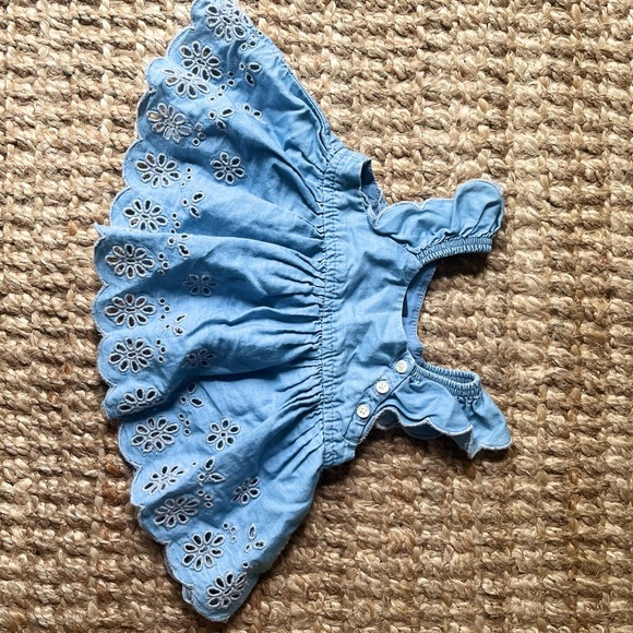 ❄️ baby gap eyelet dress - Picture 3 of 9